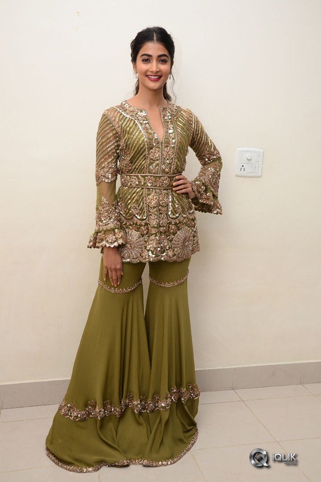 Pooja-Hegde-at-Aravinda-Sametha-Success-Meet